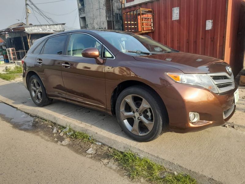 Thumbnail 3 of 2010 Toyota Venza xle